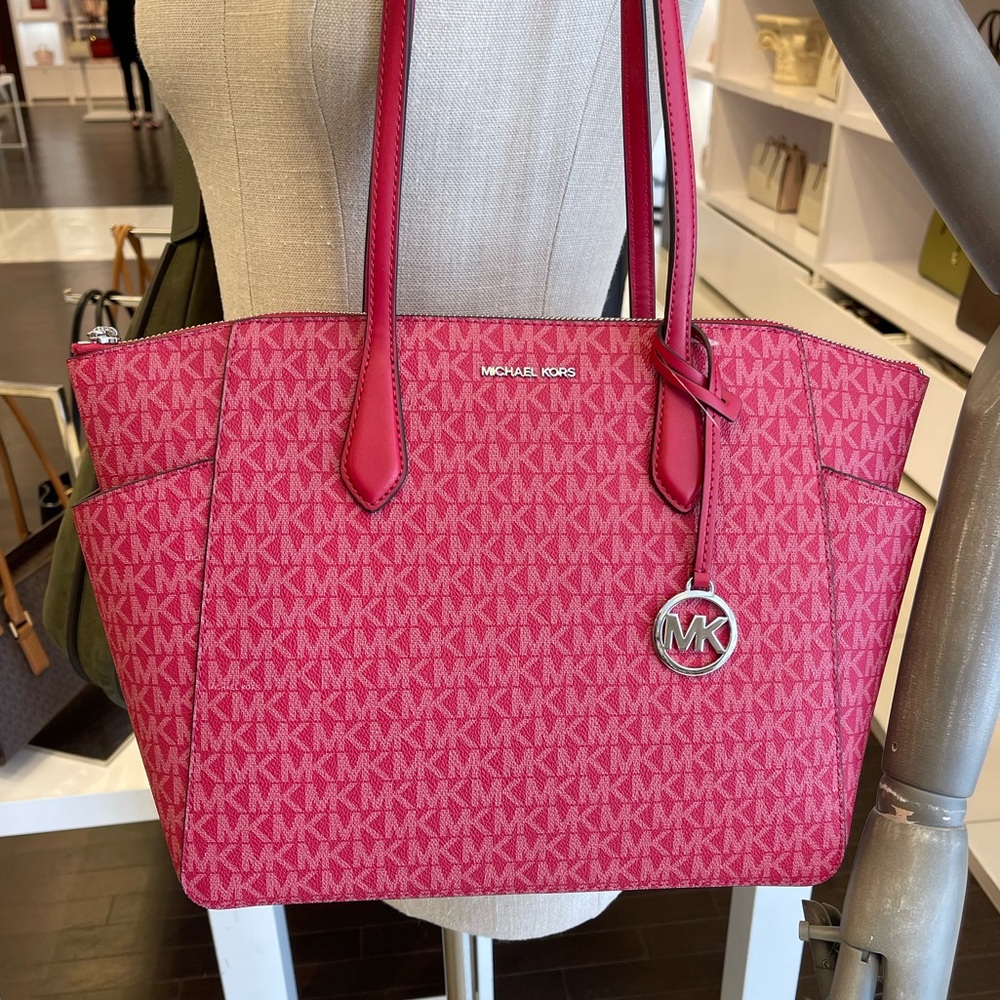 MICHAEL KORS Marilyn Medium Signature Logo Tote Bag
Dark Raspberry
NWT - Picture 9 of 16